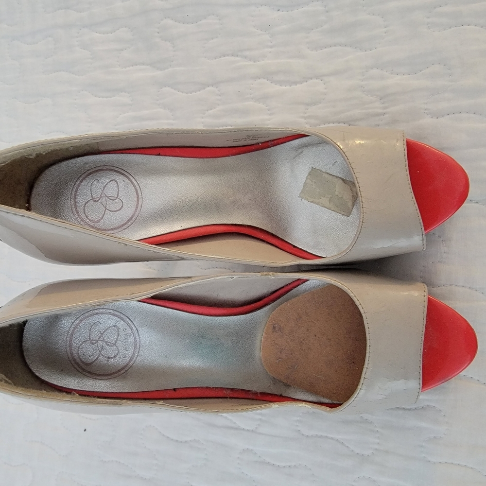 Jessica Simpson platform pumps size 7
